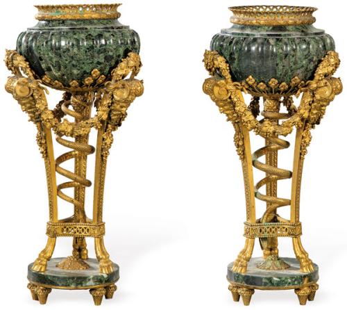  Pareja de athénienenes estilo Luís XVI siguiendo modelos de  Pierre Gouthiére en mármol serpentín y bronce dorado, Francia S. XX.