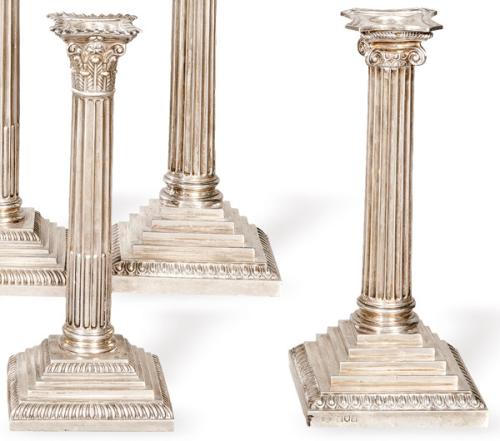  Pareja de candeleros de plata inglesa punzonada Ley Sterling de Goldsmiths & Silversmiths Co. Londres 1915