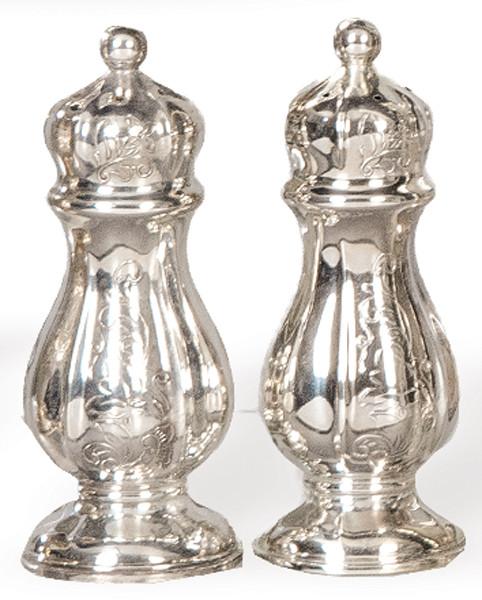  Pareja de saleros de pata española punzonada 1ª Ley