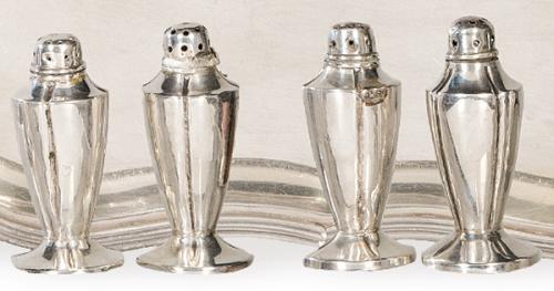 Cuatro saleros de plata mejicana punzonada Ley Sterling de Sanborns.
