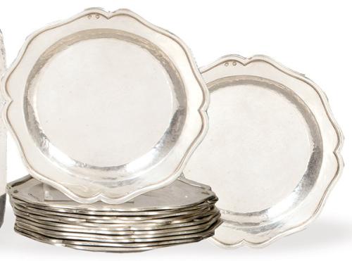 Juego de doce platos de pan de plata española puzonada 1ª Ley de López.