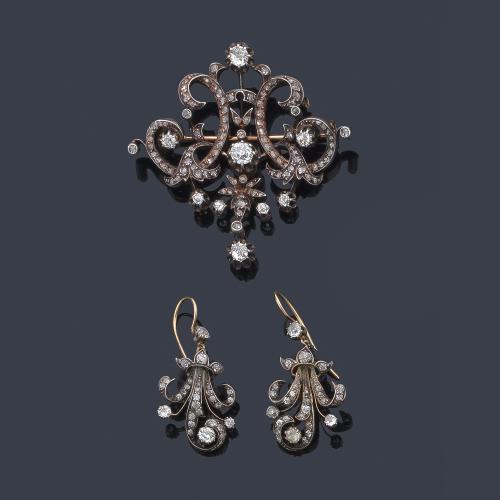  Broche y pendientes largos con diamantes talla rosa y 'old cut' de aprox. 2,90 ct en total. S. XIX.