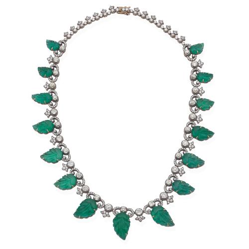  Collar largo con esmeraldas talladas con diseño vegetal de aprox. 80,36 ct en total con diamantes talla brillante de aprox. 4,93 ct y 'old cut' de aprox. 11,02 ct en total.