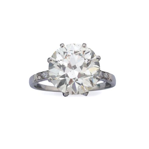  Solitario con brillante de aprox. 4,70 ct en montura de platino. Informe Tasación IGE.