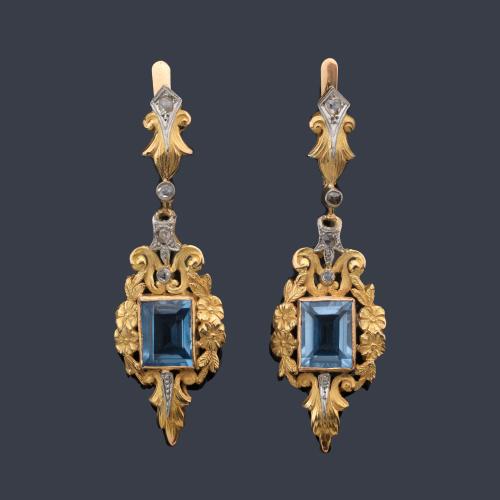 Pendientes largos época modernista catalán con pareja de topacios azules y diamantes talla holandesa. Años '30.