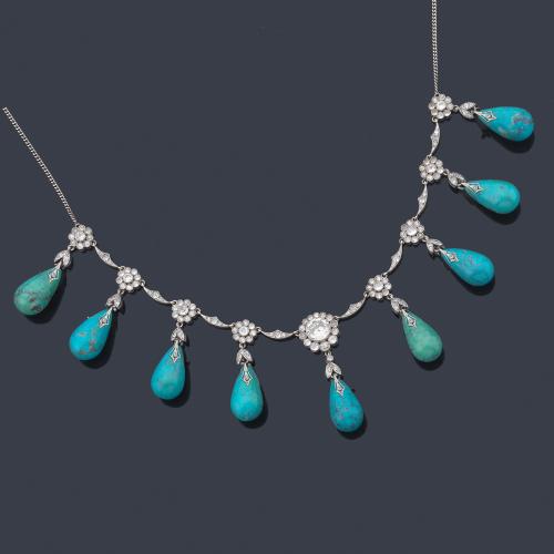 Collar con nueve chupones de turquesas con motivo floral en la parte superior con diamantes talla transición y sencilla de aprox. 4,70 ct en total.