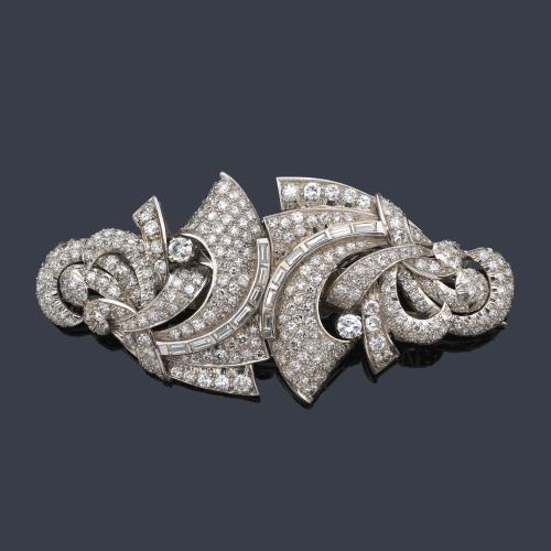 Broche doble - clip con diamantes talla brillante, baguette y 8/8 de aprox. 6,95 ct en total. Años '50.