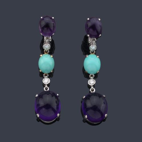  Pendientes largos con turquesas y amatistas talla cabujón intercalado con brillantes.