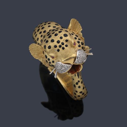  Pulsera con cabeza de leopardo con decoración de brillantes y dos rubíes en los ojos.