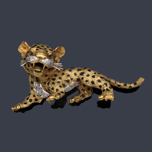  Broche con diseño de leopardo con detalles de brillantes y esmalte negro.