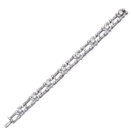  Pulsera años '60 con diamantes talla brillante, marquís y baguette de aprox. 16,13 ct en total.