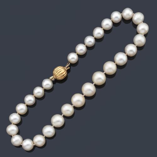  Collar de perlas australianas en disminución de aprox. 12,06 mm - 14,77 mm con cierre gallonada en oro amarillo de 18K.