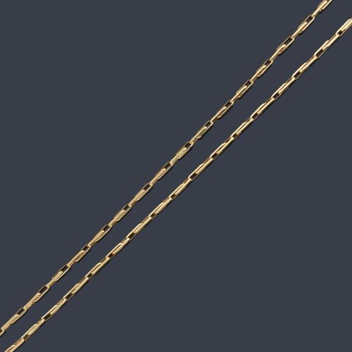  Cadena larga con eslabones ovalados en oro amarillo de 18K.
