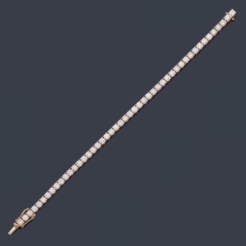  Pulsera riviére con brillantes de aprox. 8,80 ct en total.