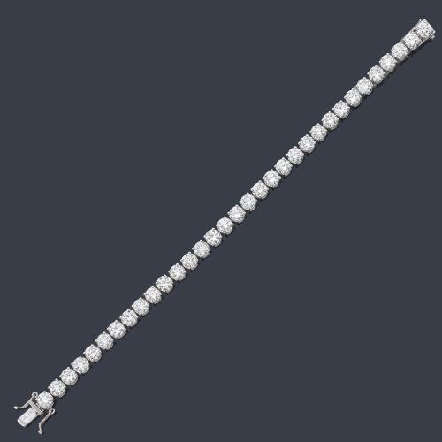  Pulsera rivière con brillante de aprox. 16,50 ct en total.