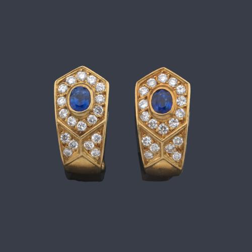 Pendientes tipo criolla con pareja de zafiros talla oval de aprox. 0,20 ct cada uno y brillantes de aprox. 0,60 ct en total.