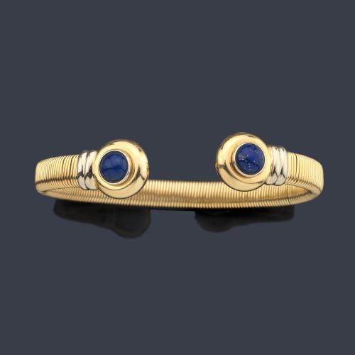  Pulsera con pareja de zafiros talla cabujón en montura de oro amarillo de 18K.