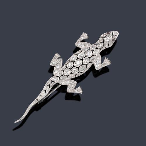  Broche con diseño de Salamandra con cuajado de diamantes talla 8/8 de aprox. 1,10 ct en total.