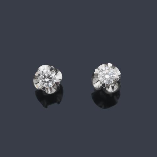  Dormilonas con pareja de brillantes de aprox. 0,44 ct en total.