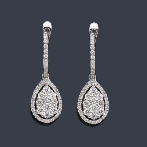  Pendientes largos con diamantes talla brillante de aprox. 1,00 ct en total.