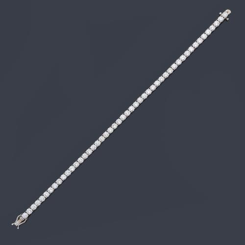  Pulsera rivière con brillantes de aprox. 8,86 ct en total en montura de oro blanco de 18K.