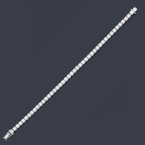 Pulsera rivière con brillantes de aprox. 10,72 ct en total.
