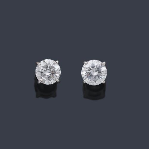  Dormilonas con pareja de brillantes de aprox. 1,09 ct en total.