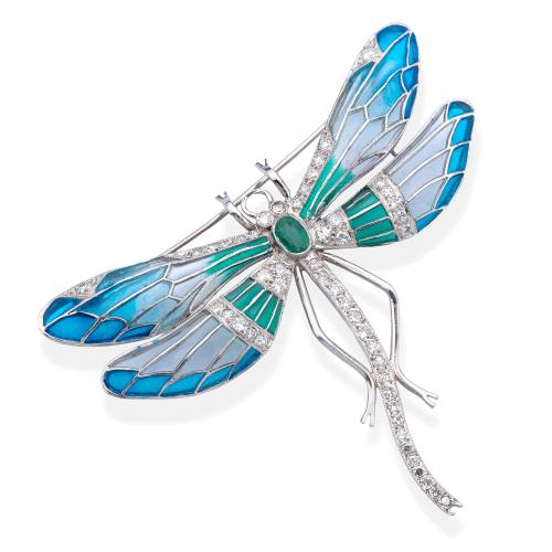  Broche con diseño de libélula con esmalte 'pliquè-a-jour' con banda central de brillantes y una esmeralda talla oval de aprox. 0,55 ct.