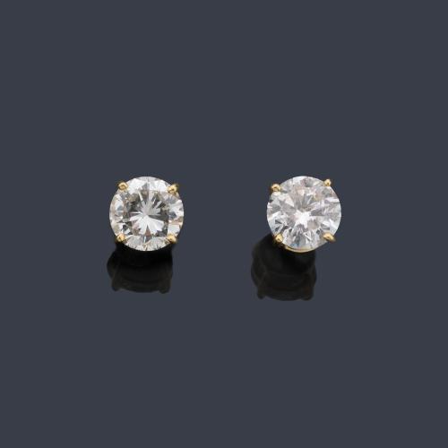  Dormilonas con pareja de brillantes de aprox. 2,41 ct en total.