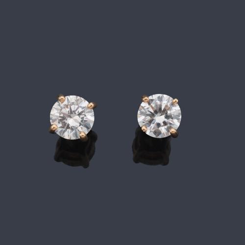  Dormilonas con pareja de brillantes de aprox. 1,44 ct en total.