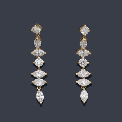  Pendientes largos con diamantes talla marquís y brillante de aprox. 1,21 ct en total.