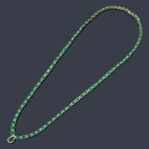  Collar con esmeraldas talla perilla y calibrados de aprox. 23,15 ct en total.