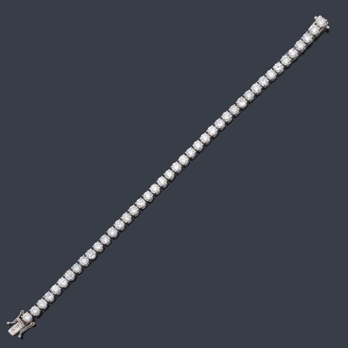  Pulsera rivière con brillantes de aprox. 11,00 ct en total.