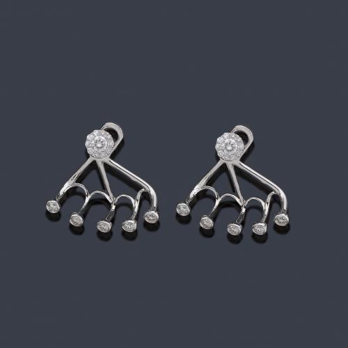 Pendientes largos con brillantes de aprox. 0,38 ct en total.