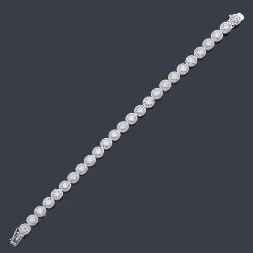  Pulsera riviére con brillantes de aprox. 6,90 ct en total.