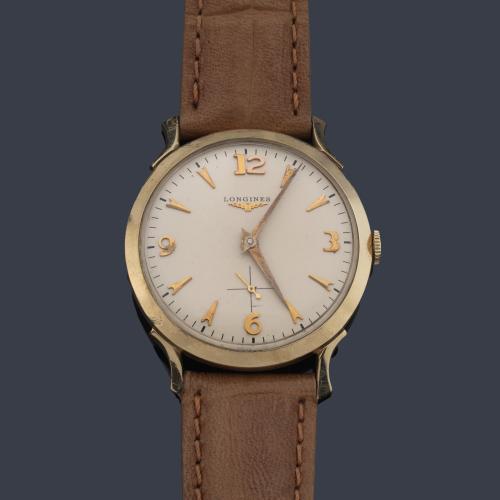  LONGINES de caballero con caja en oro amarillo de 14 K.