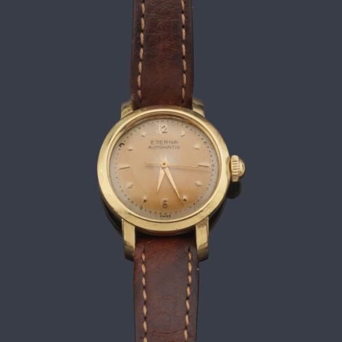  ETERNA de señora con caja en oro amarillo de 18 K.