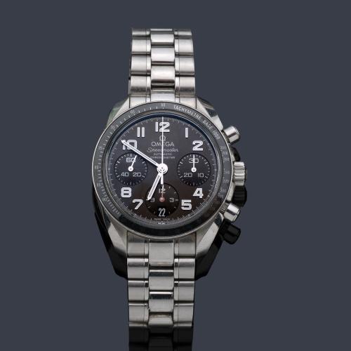  OMEGA Speedmaster ref. 32430384006001 de caballero con caja y brazalete en acero. Con estuche y documentación.