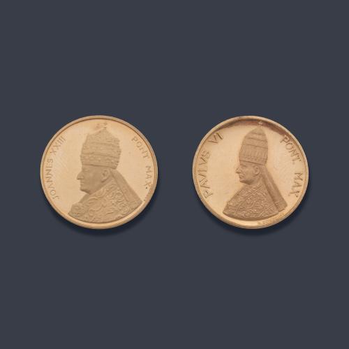  Dos monedas conmemorativas de Papas en oro de 22 K.