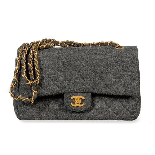  CHANELBolso de la colección 'timeless' realizado en lana gris 'Loden' con la cadena y guarnición en metal 'doré'. Año 1991.