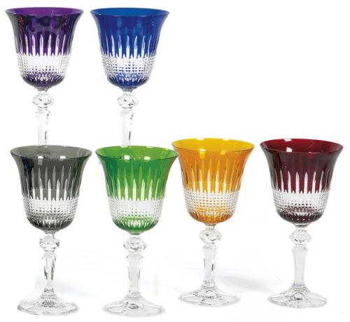  Juego de seis copas de cristal de Bohemia talladas y parcialmente esmaltadas en colores.