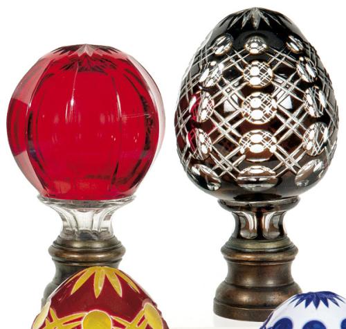  Dos remates de escalera de cristal de Bohemia tallado pp. S. XX.