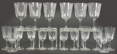 Cristalería de Baccarat modelo Moliere pp. S. XX formada por