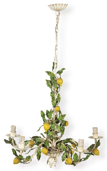 Lámpara de techo con 5 brazos de luz en forma de ramas con hojas y limones en metal blanco.