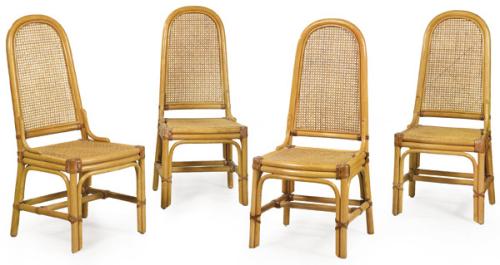 Conjunto de 4 sillas con estructura de bambú y ratán, con respaldo y asiento de rejilla.