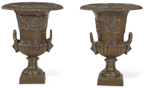  Pareja de copas Medici en hierro colado marrón.