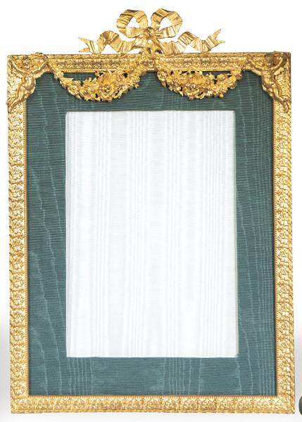 Gran portarretratos estilo Luis XVI en bronce dorado, Francia ff. S. XIX.