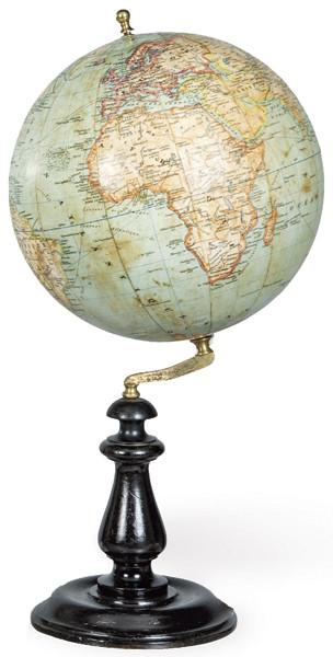 Globo terráqueo Joseph Forest en estuco, papier mâché y litografía, con arco de grados y horizonte de latón, París h. 1914-24.