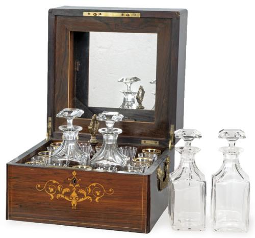  Caja licorera Carlos X de caoba con marquetería de limoncillo y asas de latón, Francia primer tercio S. XIX.