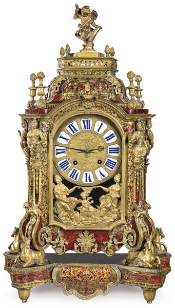 Reloj Cartel Napoleón III, estilo Luis XIV con decoración tipo boulle en marquetería de carey rojo y latón con monturas de bronce dorado.